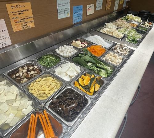 栄養満点！野菜皿いっぱい取ると一食分の野菜が補えます