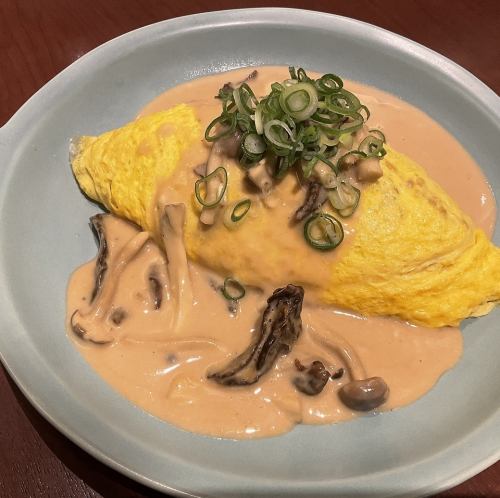 Creamy omelet rice with porcini mushrooms and two kinds of mushrooms