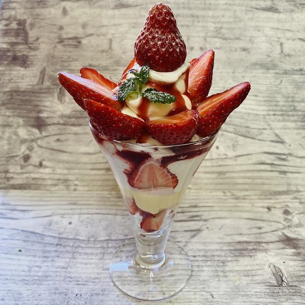 フレッシュいちごのパフェ