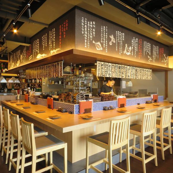 【There is a counter seat】 Our shop has 11 counter seats.It is also perfect for singles, for dating or for dining with friends.There is almost no gap between the kitchen and the counter, and you can see the dishes that the chef makes! There is a sense of presence and liveness, and it is a recommended seat that you can enjoy a meal with the five senses ♪