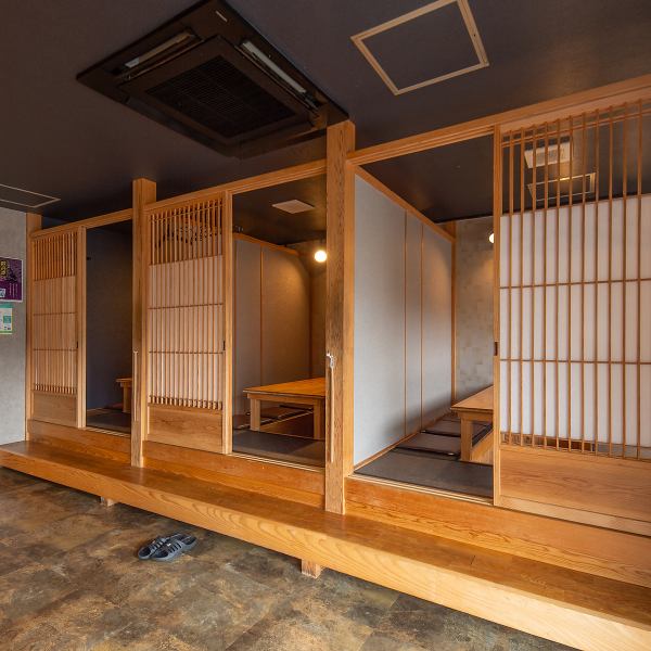 半個室・個室仕様。仕切りのある落ち着いた半個室が充実。周囲を気にせず、大切な方との食事や会話をゆったり楽しめます。