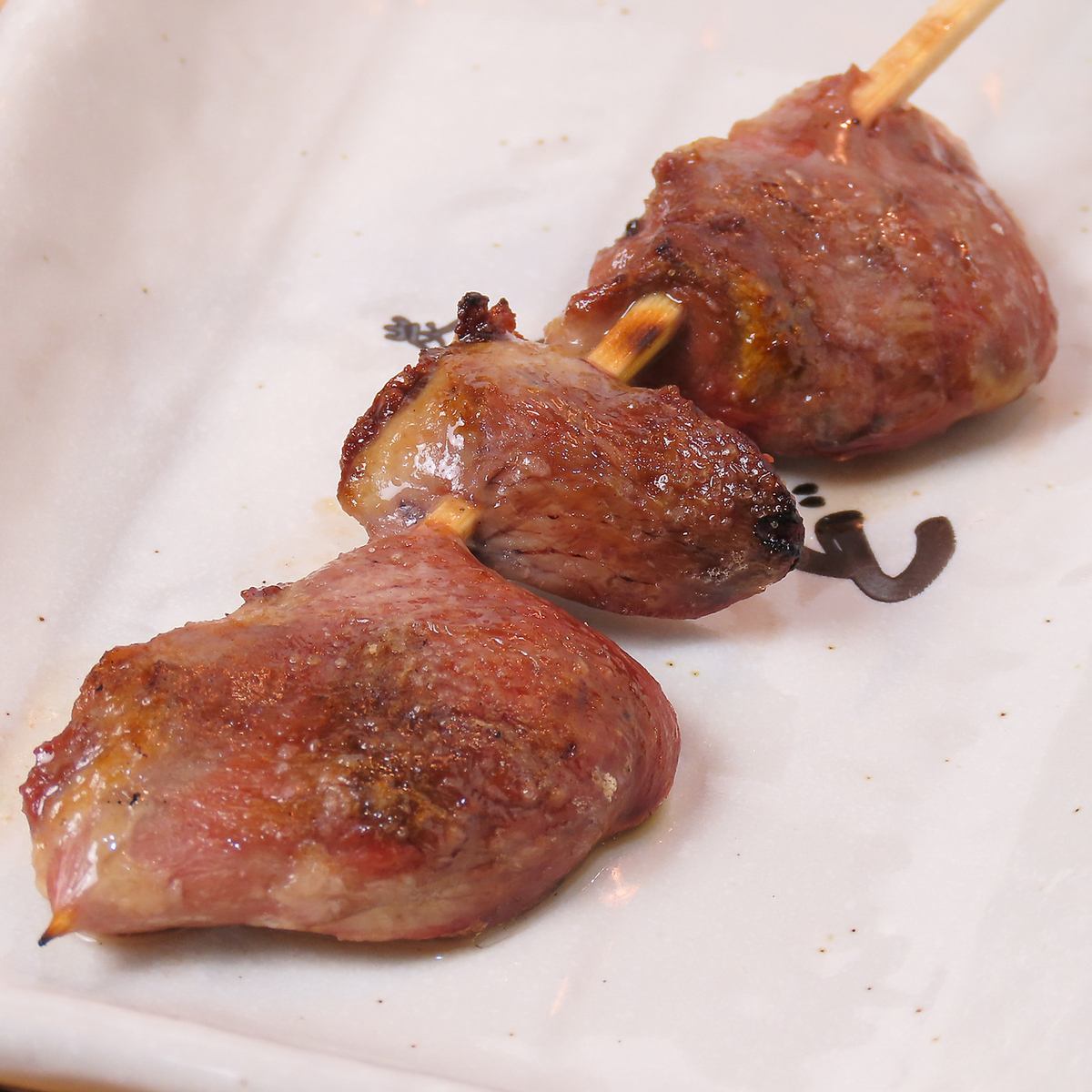 名古屋の隠れ家で心をこめて丁寧に焼き上げた深い旨みを一串から感じる贅沢な焼き鳥