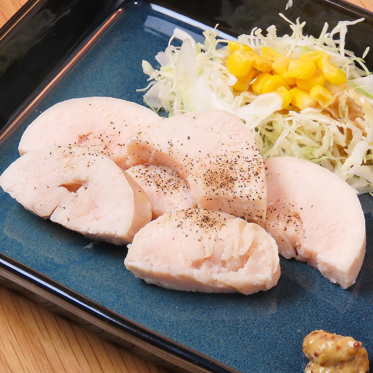 新鮮な鶏肉を炭火でじっくり焼き上げる旨味が凝縮された焼き鳥◎