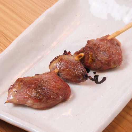 ≪外はパリッと中はふっくら絶妙なバランス≫食べ応えがある【ハツ】180円(税込)