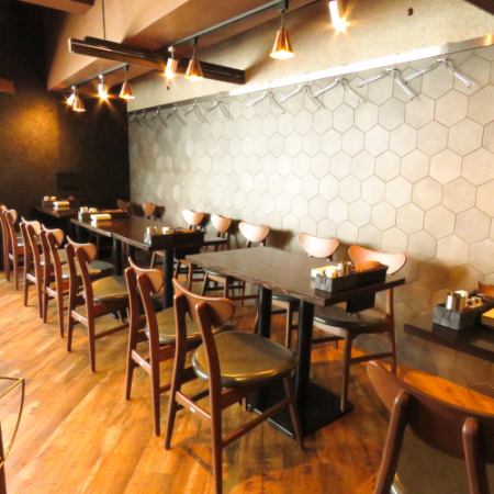 [Semi-private room table seats] By linking, it is possible to accommodate more than 20 people! Table seats that can guide up to 26 people in one row are the best seats for groups.Enjoy a full banquet with sighing dishes and a wide variety of drinks! For a drinking party or party at your office.