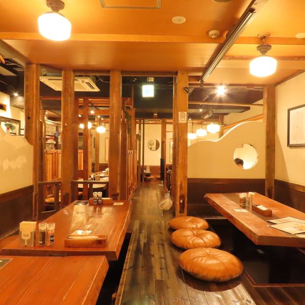 【美味しく楽しくお肉を召し上がれ】　テーブル席を複数ご用意。　ゆったりとした空間で上質なお肉をお楽しみください。女子会、記念日、デート、ご家族やご友人同士のお食事、ご宴会などに是非ご利用ください！