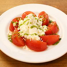 トマトと自家製カッテージチーズ
