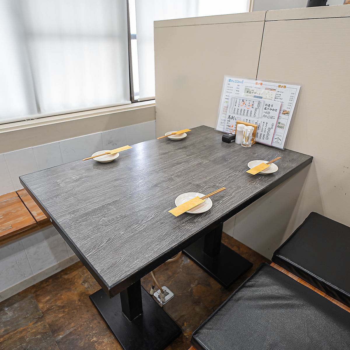 밝은 분위기이면서도 차분한 점내 공간.