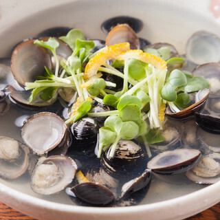 Steamed clams from Lake Shinji, packed with the rich flavor of clams.