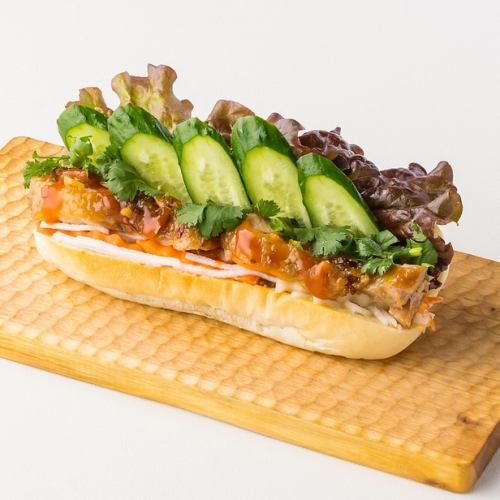 オリジナルバインミーをテイクアウトでどうぞ♪