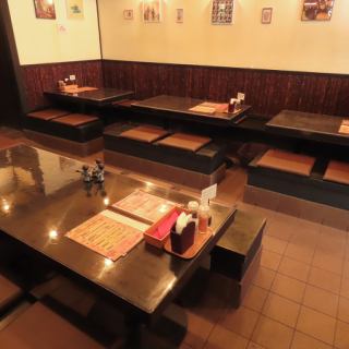 どの場面にも使いやすい4名席を4席ご用意しております。