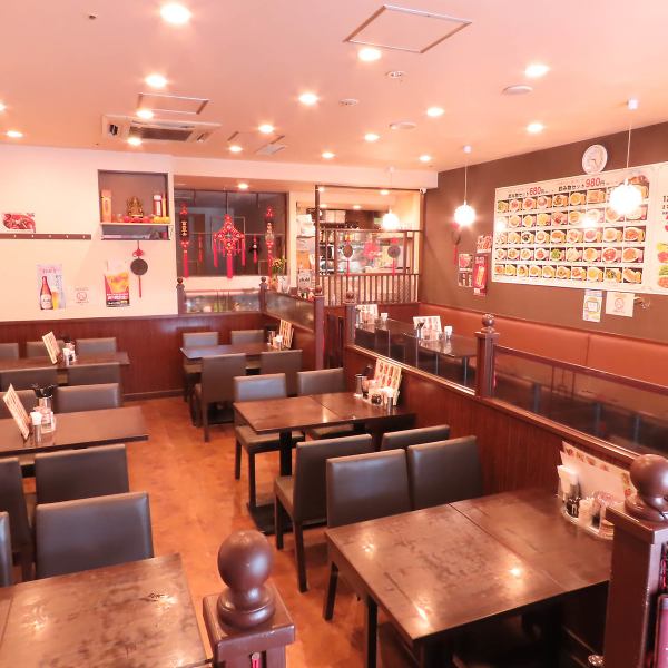 The inside of the restaurant has a bright and clean atmosphere, just like the image of a Chinese restaurant.Table seats can accommodate groups of 1 to 10 people! After work or with your family, you are welcome to use our service.