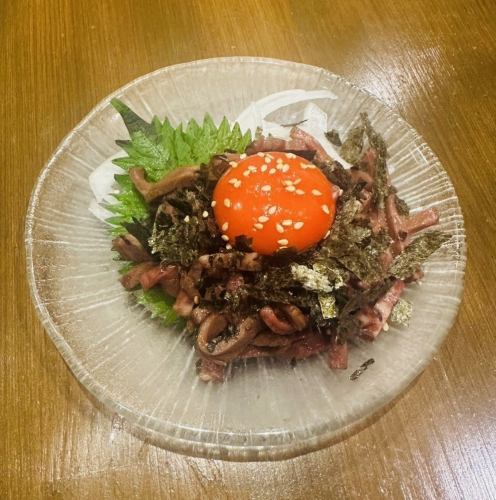 頑固玉子の炙りユッケ