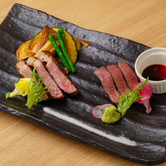 30日熟成国産牛赤身とロースの藁焼き食べ比べ