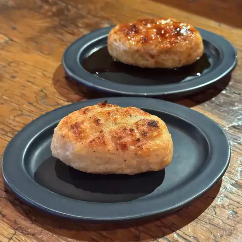 鶏つくね　(塩・タレ・梅紫蘇・チーズ)