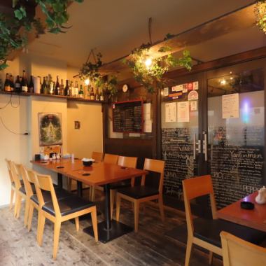 【テラス席：～12名席】最大12名様まで、テラス席の貸切利用も承ります。周りを気にせずご宴会いただけるので、職場の宴会や忘新年会・歓送迎会などの各種ご宴会にも最適です。