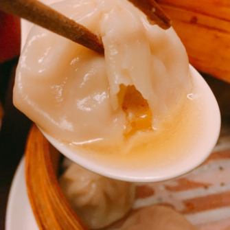 名物!肉汁溢れる絶品台湾風小籠包は必食です