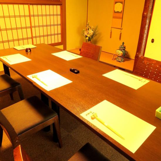 There are 11 private rooms with a calm atmosphere, including table seats and tatami mat seats.