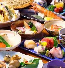 국산 최상급의 메밀 가루를 사용한 소바는 물론, 소재에 집착 한 일본 요리를, 히가시 카와 구치에서