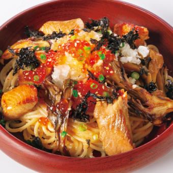 秋鮭と舞茸の明太子スパゲッティ いくら添え