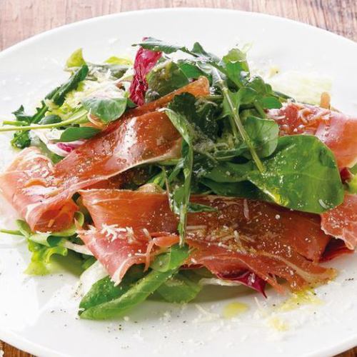 生ハムとパルミジャーノチーズのサラダ
