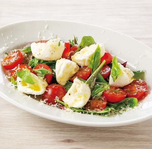 モッツレラチーズとトマトのカプレーゼ