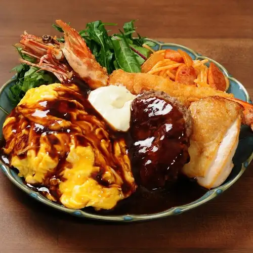 【夢が詰まった一皿】大人のお子様ランチ。有頭海老や手ごねハンバーグがついた満足度の高いランチです。