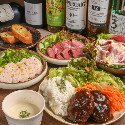 【手作りの温もり】自家製料理の数々。燻製ベーコンやハムなど店内で丁寧に仕込みから仕上げまで。
