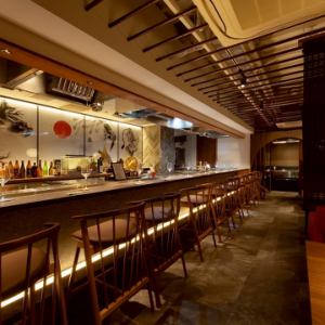 カウンター席10席ご用意しております。