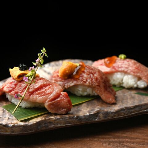 神戸牛肉寿司3貫盛赤身、中とろサーロイン