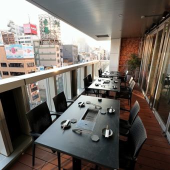 開放感あふれるテラス席もご用意しております!景色を眺めながら焼肉を楽しめる席は、特にカップルや女子会に大人気です♪、特別な焼肉体験をお楽しみいただけます◎