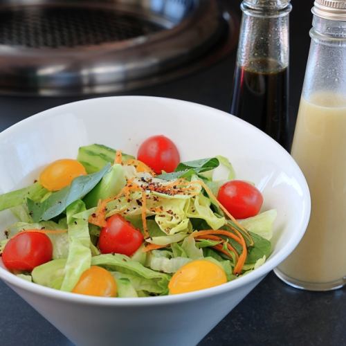 サイドメニューも豊富!女性に嬉しいサラダも充実◎