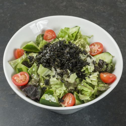 サイドメニューも豊富！女性に嬉しいサラダも充実◎