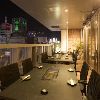 開放感あふれるテラス席もご用意しております！景色を眺めながら焼肉を楽しめる席は、特にカップルや女子会に大人気です♪、特別な焼肉体験をお楽しみいただけます◎