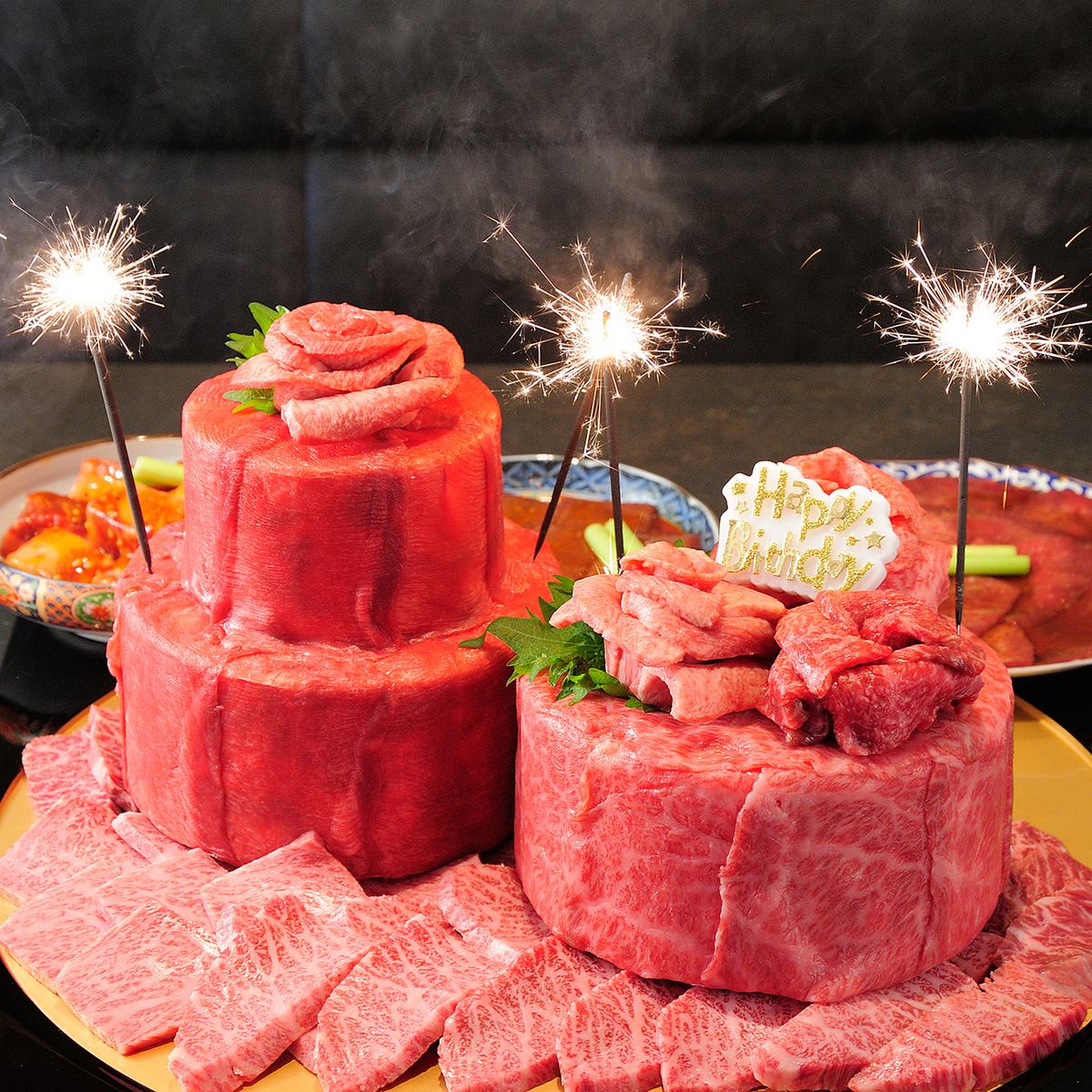カップルにもお誕生日には★肉ケーキを+1000円でプレゼント♪