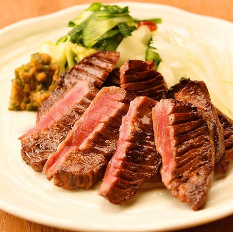 Beef tongue that has been aged to enhance its flavor is slowly grilled over Binchotan charcoal.