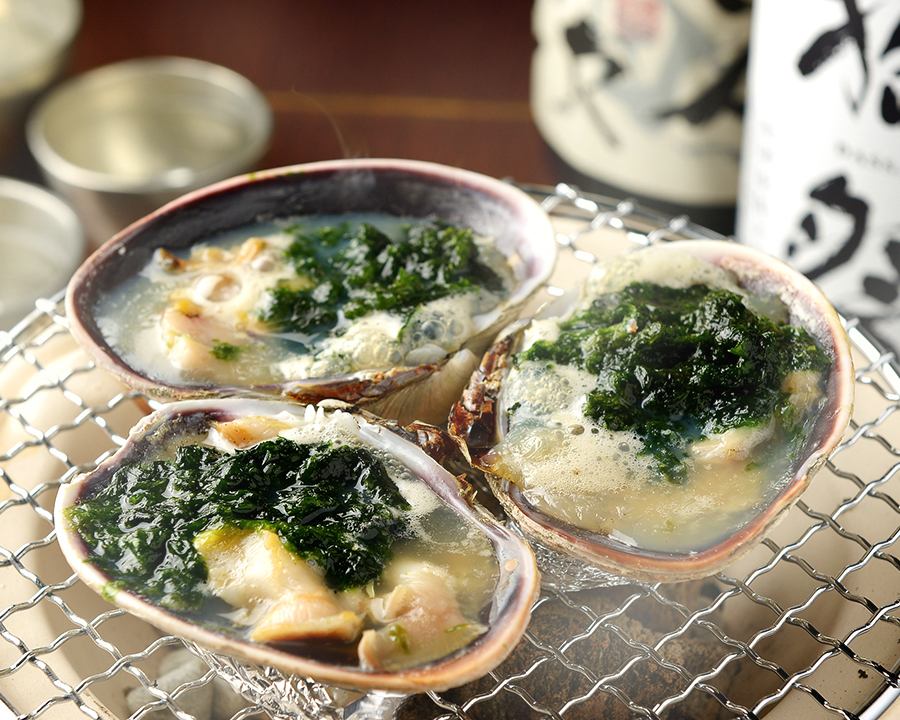 We supply fresh seafood.Please enjoy it with Japanese sake.