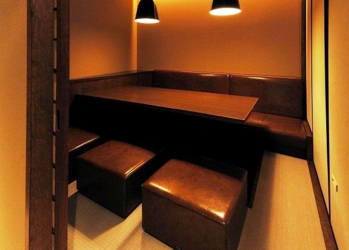 We offer fully private rooms and semi-private rooms, such as sunken kotatsu and table seats!