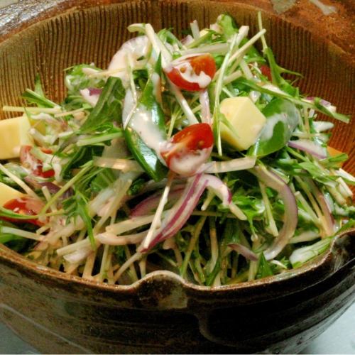 Shrimp and avocado tartar salad