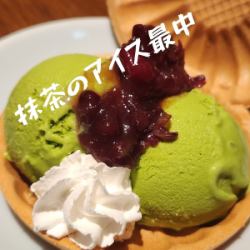 Matcha ice cream monaka