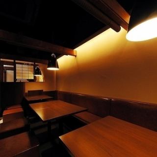 4名×3室の半個室をつなげて、12名個室OK！掘りごたつでゆっくりとお過ごしいただけます。12名様までの宴会でのご利用から、2名、3名様でのお食事などでご利用いただいています。