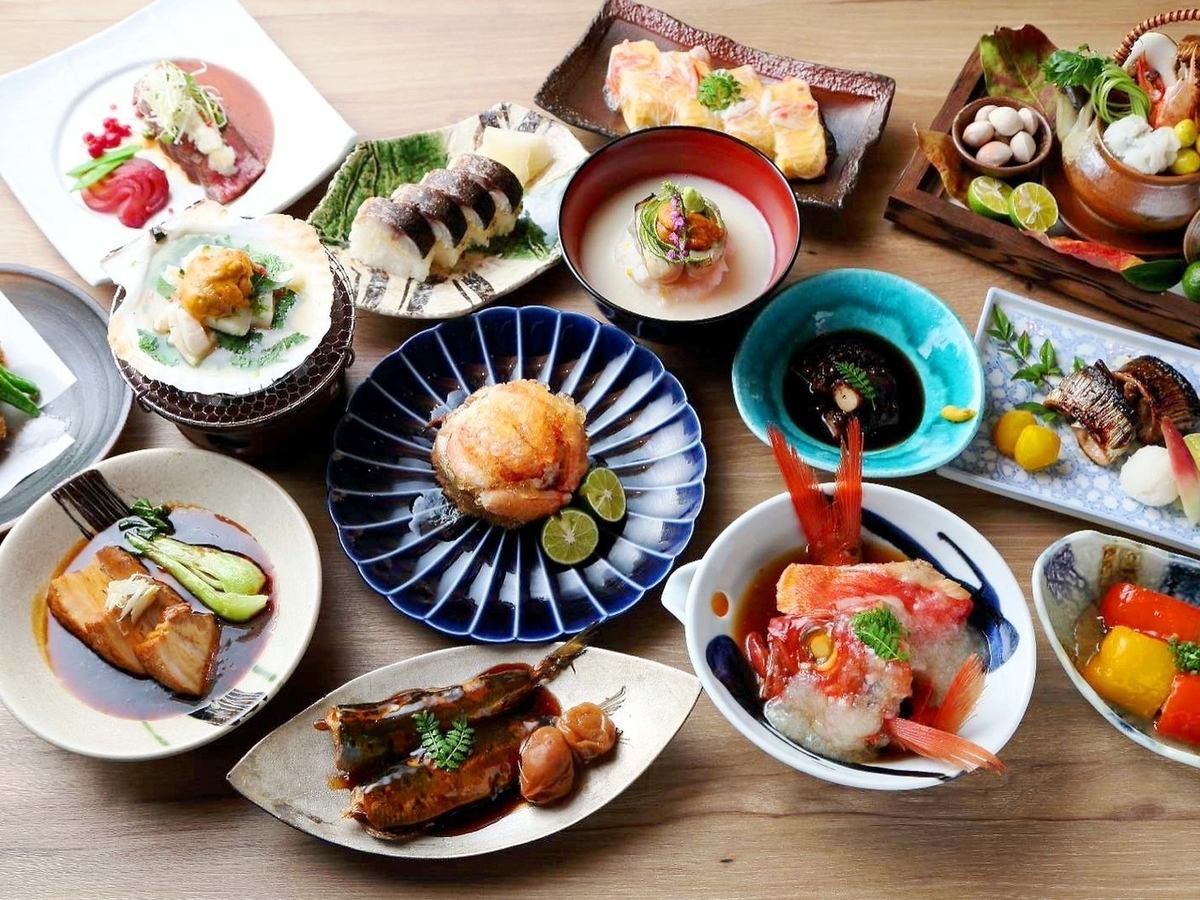We offer seasonal courses using fresh fish and private rooms!