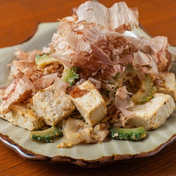 外せない逸品!沖縄県代表の家庭料理「ゴーヤチャンプル―」