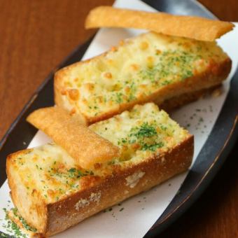 치즈 가득한 마늘 토스트(2장)