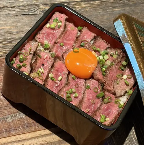 自慢の和牛炭火焼き重税込1980円