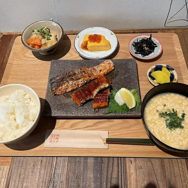 【ランチメニュー】鮭と鰻の炭火焼き定食