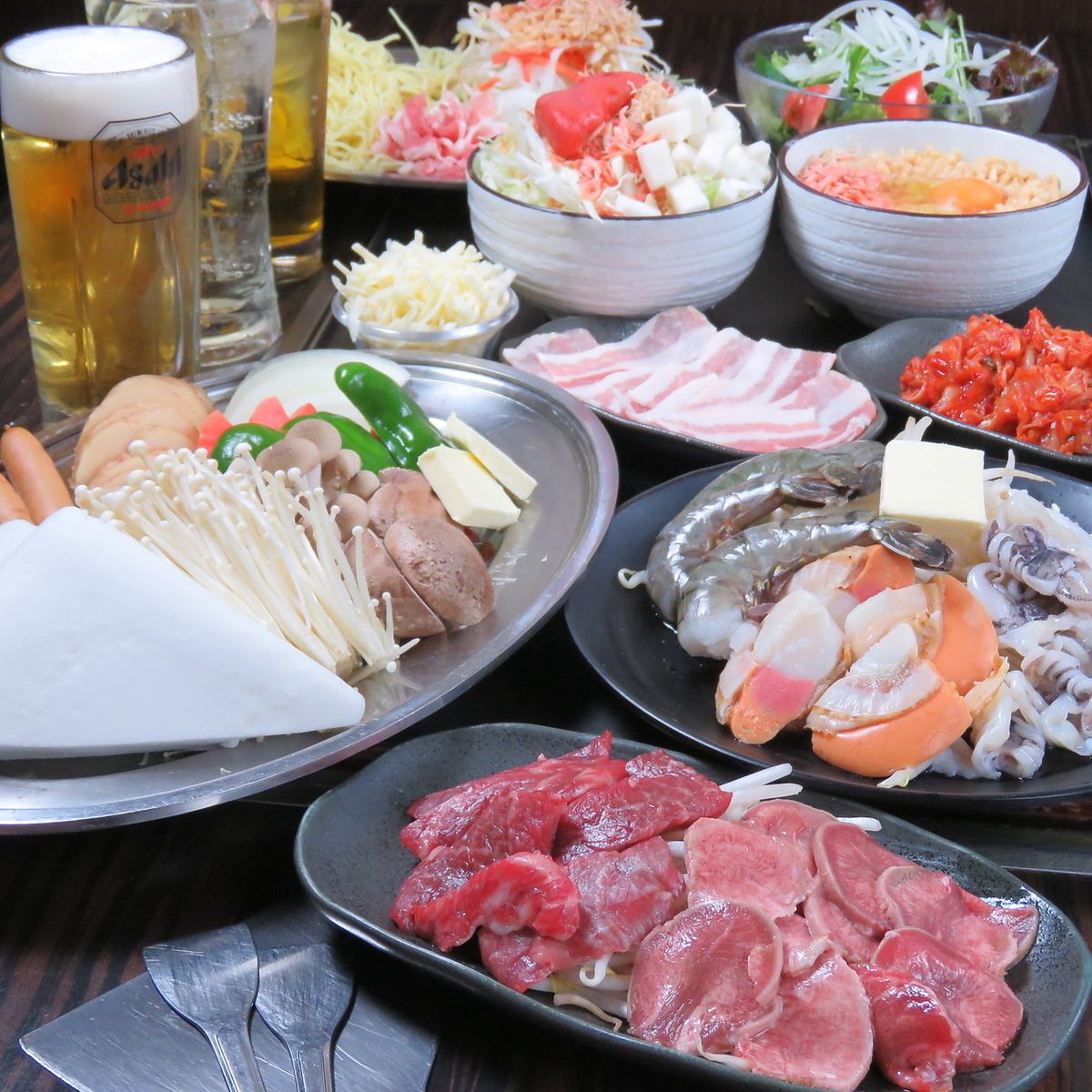 There are plenty of izakaya menus as well as monjayaki, okonomiyaki, and teppanyaki!