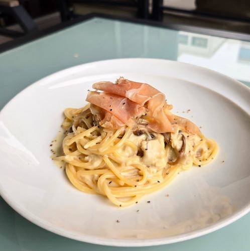 [Pasta and Risotto Set] Gorgonzola Soy Milk Cream Pasta with Mushrooms and Prosciutto - Black Pepper Aroma