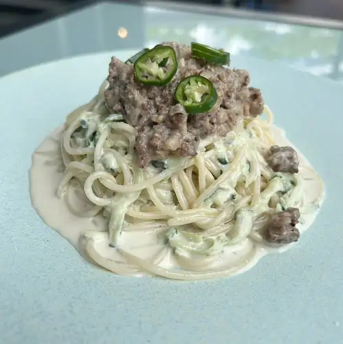 【ランチパスタ】薪焼き牛ミンチと胡瓜の冷製豆乳ゴマクリームパスター青唐辛子、ライムー