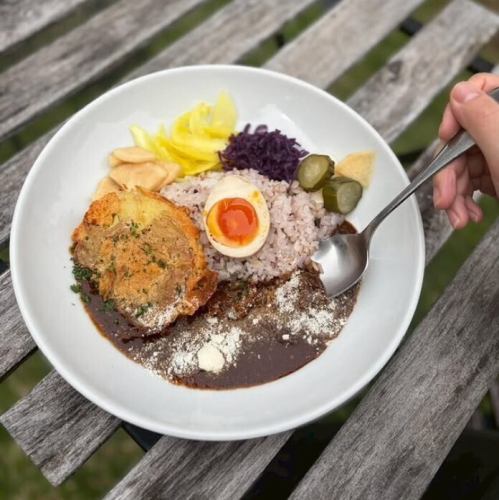 100時間カレー カリカリチーズのスマッシュポテトのせ